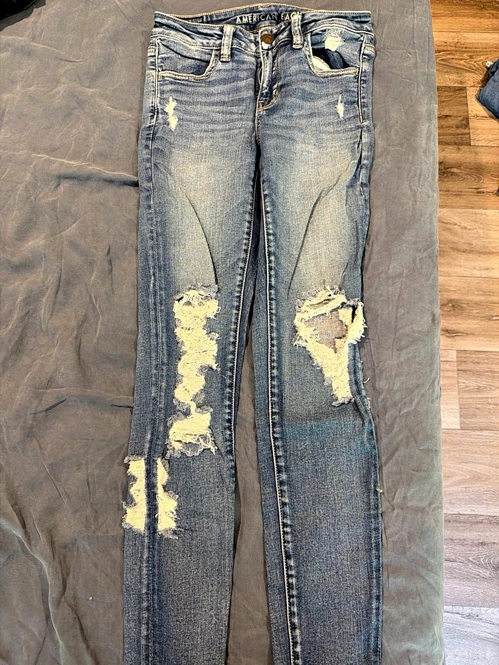 American Eagle Outfitters Regular Distressed Blue Skinny Jeans